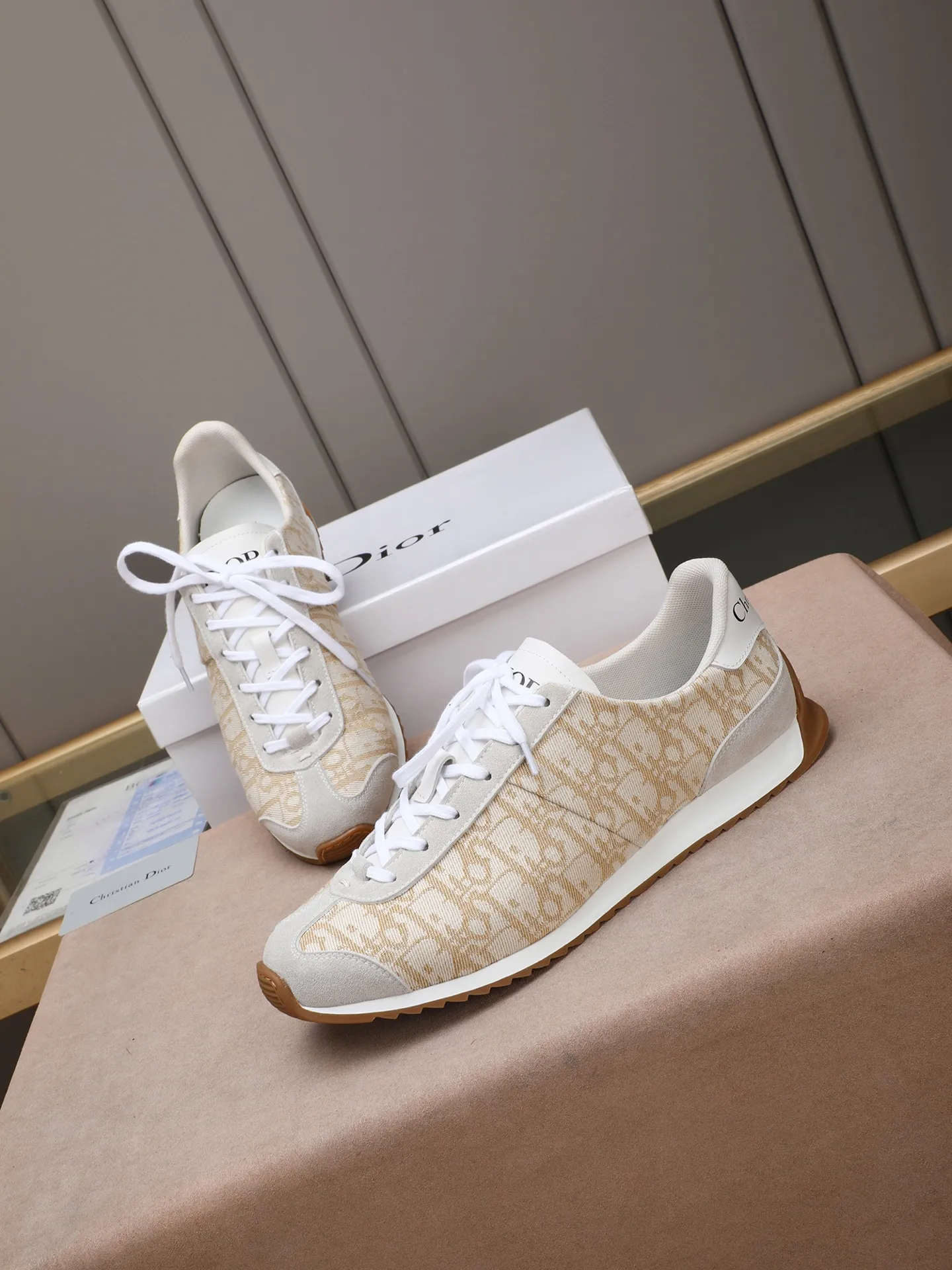 Men's shoes💰440 Dior【Dior】😘😘High-end series of casual men's shoes, simple and elegant👍👍👍The upper is made of first-layer genuine leather spliced ​​with Dior's special material [sun][sun]; imported first-layer sheepskin lining; special outsole, wear-resistant, lightweight, the overall design is harmonious and unified without lacking personality 👣🌟✨You deserve it! Multiple colors to choose from! 😍Size 38～44. (45 custom-made) The picture above is a big seller🔥🔥🔥